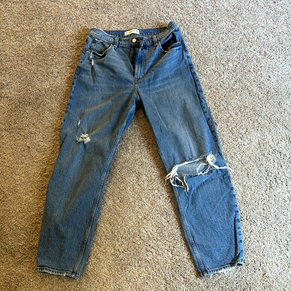 Abercrombie and Fitch “The 80s mom high rise” Jeans size 8/29